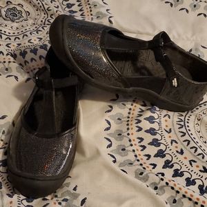 MukLuks Black Rainbow iridescent Glitter Mary Jane's Size 8